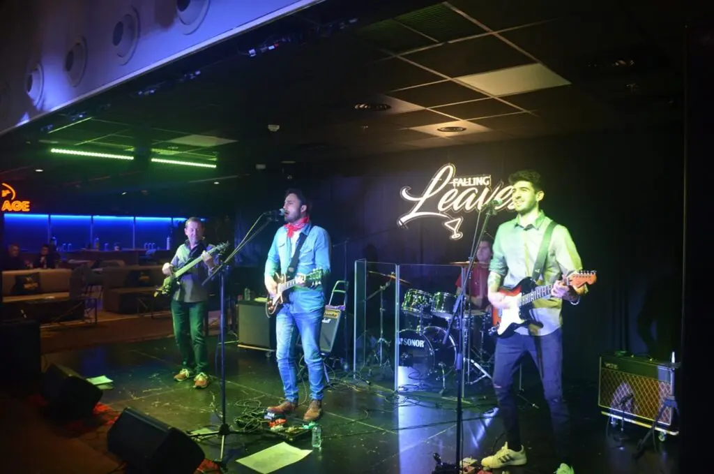 Leaves Restaurant